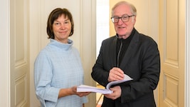 Apothekerin Susanne Engelbrechtsmüller und ihr Anwalt Manfred Harrer (o.) wandten sich an den ...