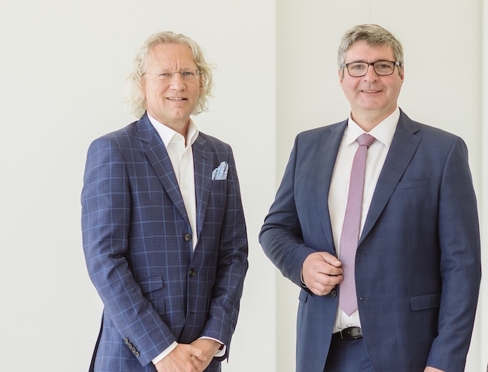 Der Präsident des Weinbauverbands NÖ, Reinhard Zöchmann (rechts) freut sich, dass mit Konrad ...