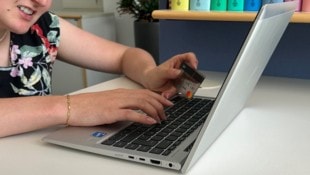 Eine Waldviertlerin fiel im Internet auf einen falschen Offizier herein.