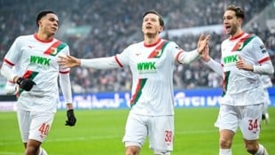 Die Erlöser-Pose steht ihm gut – Michael Gregoritsch hat den FC Augsburg per Doppelpack zum Sieg ...