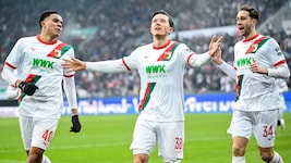 Die Erlöser-Pose steht ihm gut – Michael Gregoritsch hat den FC Augsburg per Doppelpack zum Sieg ...