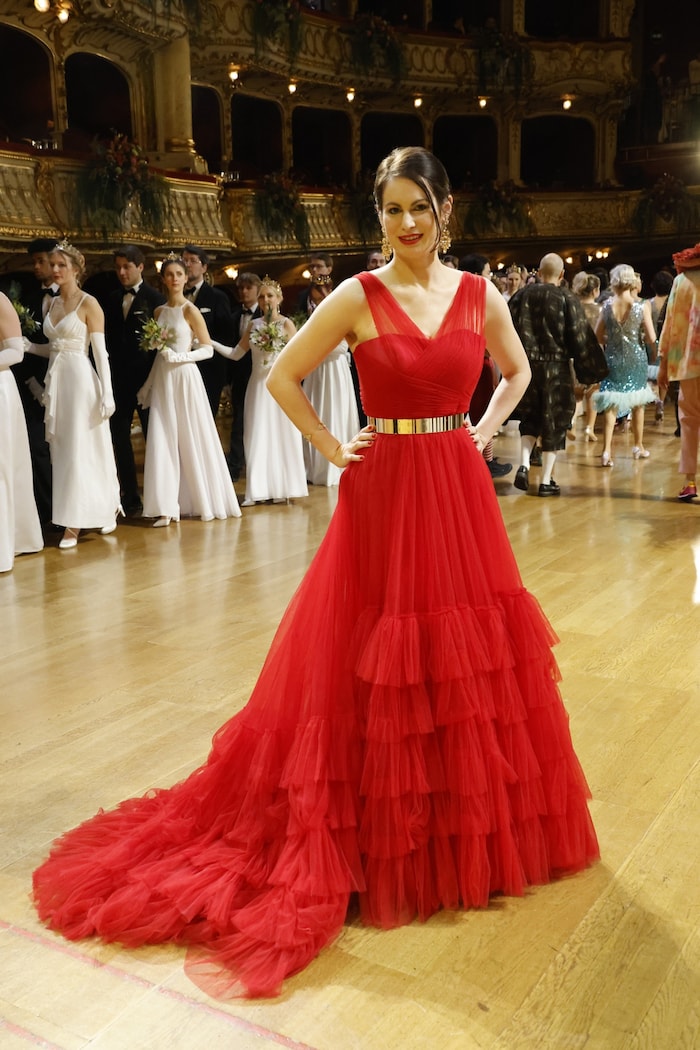 Polonaise-Choreografin und Tanzlehrerin Lisa Weswaldi-Eichler kam in einem Ballkleid von Sfinks ...