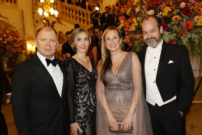 Bühnen-Graz-Chef Bernhard Rinner mit Gattin Sabine, Ex-Opernball-Organisatorin Maria Großbauer ...