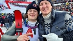 Lucas Pinheiro Braathen mit Bastian Schweinsteiger.