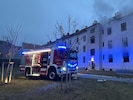 Die Wohnung im Erdgeschoß stand in Vollbrand, als die Einsatzkräfte eintrafen.
