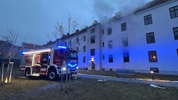 Die Wohnung im Erdgeschoß stand in Vollbrand, als die Einsatzkräfte eintrafen.