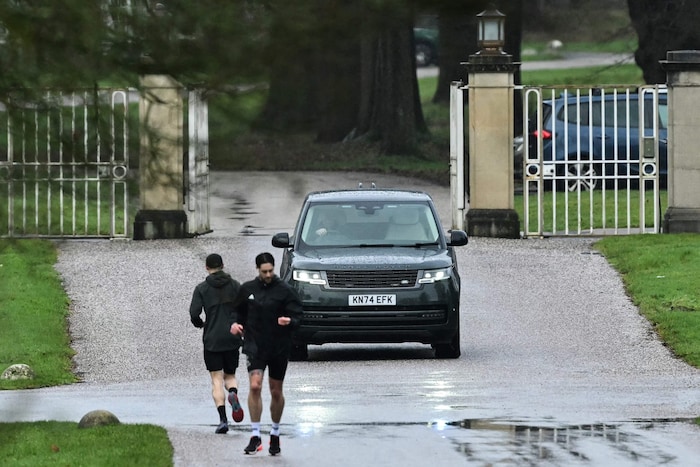 Ein Auto, das vermutlich vom ehemaligen britischen Prinzen Andrew Mountbatten-Windsor gefahren ...