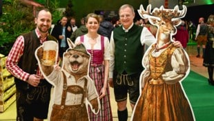 Otter Sepp (2. v. li.) zu Beginn noch mittendrin im Geschehen.