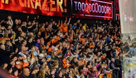 So viele Fans wie noch nie strömen zu den 99ers in den Liebenau Bunker.