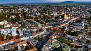 Das Entwicklungskonzept der größten Stadt im Weinviertel steht seit Jahren unter Beschuss – ...