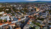 Das Entwicklungskonzept der größten Stadt im Weinviertel steht seit Jahren unter Beschuss – ...