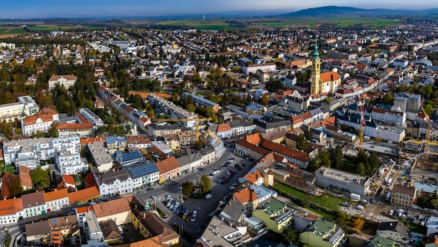 Das Entwicklungskonzept der größten Stadt im Weinviertel steht seit Jahren unter Beschuss – ...