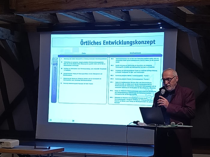 Hauptkritik vieler Besucher des „Informationsvortrages“ war die fehlende Möglichkeit, etwa ...