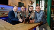 „Weisse“-Eigentümer Felix Gmachl und Pächterfamilie Gassner: Dominic, Stephan und Josef (von ...