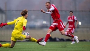 Hinter Stürmer Alex Hofleitner (re.) wird beim GAK ein neuer Abräumer im Mittelfeld gesucht.