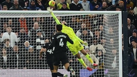 Donnarumma war machtlos: Solanke erzielte das 2:2 mit einem sehenswerten Scorpion Kick.