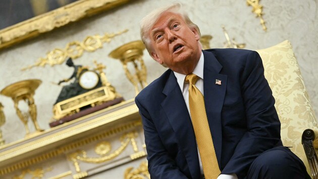 US President Donald Trump (in his Oval Office, decorated with gold to his liking) has ...