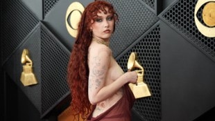 Grammys 2026 eskalieren komplett! Nippel-Alarm, Latex-Schock &amp; XXL-Federn – DAS waren die ...