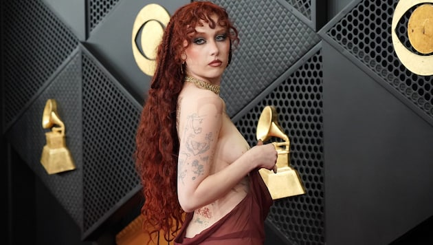 Grammys 2026 eskalieren komplett! Nippel-Alarm, Latex-Schock & XXL-Federn – DAS waren die ...