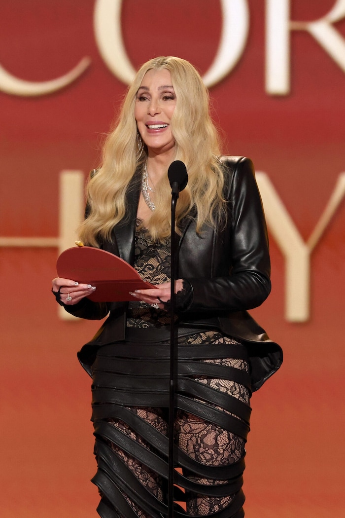 Wer hat gleich nochmal gewonnen? Cher war bei ihrem Grammy-Auftritt ein wenig verwirrt.