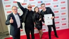 Die Preisträger freuen sich!