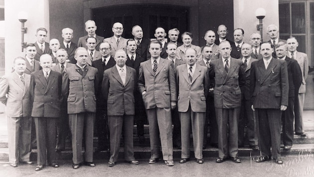 Das Bild zeigt die Dornbirner Gemeindevertretung nach der Wahl im Jahre 1950: In der letzten ...