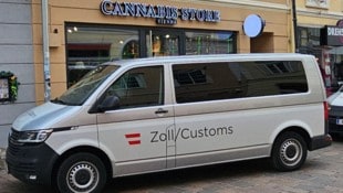 Mehrere Stunden lang wurde der Cannabis-Store in Klagenfurt kontrolliert.