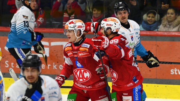 Finn van Ee (Mi.) erzielte beim 4:0-Sieg über Linz sein elftes Saisontor.