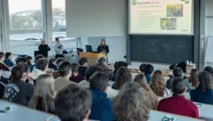 Die Unternehmen bieten den Maturanten eine praxisnahe Ausbildung als Alternative zum Studium an.