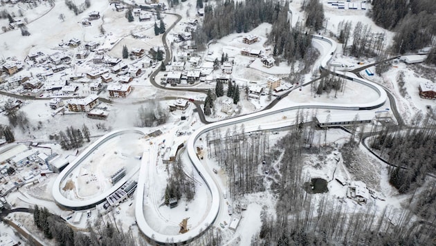 14 Medaillen-Entscheidungen werden im neuen Cortina-Eiskanal ausgetragen.
