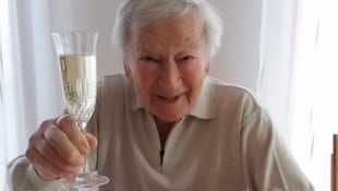 Zum Wohl! Johann Heger zählte zu den ältesten Burgenländern.