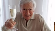 Zum Wohl! Johann Heger zählte zu den ältesten Burgenländern.