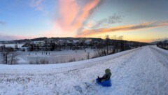 Noch lässt es sich am Damm im Bezirk Melk gut rodeln – doch bald könnte eine Photovoltaik-Anlage ...