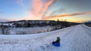 Noch lässt es sich am Damm im Bezirk Melk gut rodeln – doch bald könnte eine Photovoltaik-Anlage ...