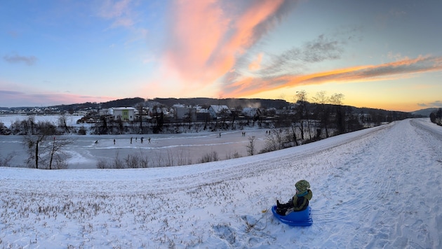 Noch lässt es sich am Damm im Bezirk Melk gut rodeln – doch bald könnte eine Photovoltaik-Anlage ...