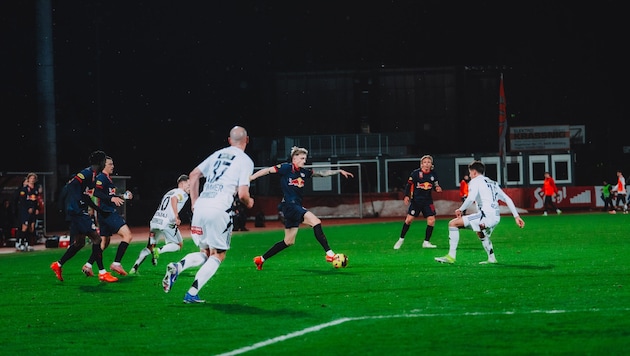 Tim Drexler (am Ball) zeigte ein gutes erstes Spiel.