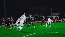 Tim Drexler (am Ball) zeigte ein gutes erstes Spiel.