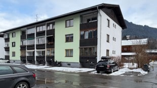 In einem Schlafzimmer in diesem Mehrparteienhaus in Kitzbühel ging die Deutsche auf die ...