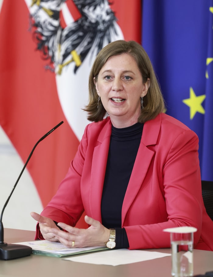 Staatssekretärin Eibinger-Miedl macht Druck.