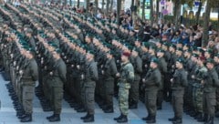 Die Wehrpflicht-Verlängerung spaltet die Regierung.