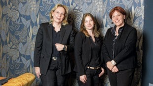 Frauen führen in Villach ein Möbelhaus: Christine Singer bietet mit Tochter Julia und Schwester ...