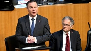 Das Murren über den Parteichef stößt beim roten Finanzminister auf taube Ohren.