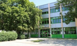 Drei Stunden war die Neue Mittelschule Frauenkirchen gesperrt.