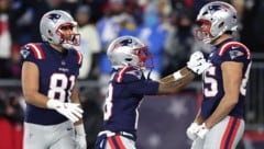 Patriots-Tight-End Austin Hooper (81, li.) ist nach seinem Österreich-Urlaub 2017 noch immer hin ...
