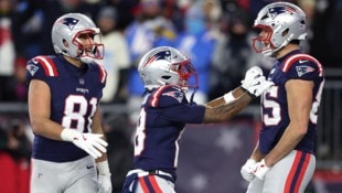 Patriots-Tight-End Austin Hooper (81, li.) ist nach seinem Österreich-Urlaub 2017 noch immer hin ...