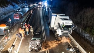 Für einen 22-jährigen Pkw-Lenker kam jede Hilfe zu spät.