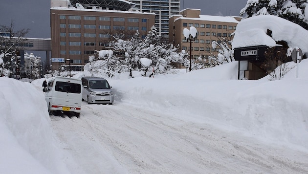 In manchen Gebieten Japans liegen bis zu 4,5 Meter Schnee.