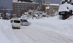 In manchen Gebieten Japans liegen bis zu 4,5 Meter Schnee.