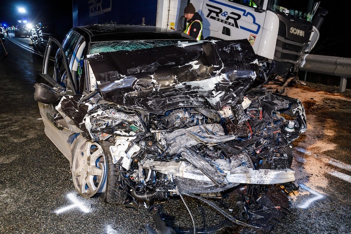 Einige der Pkw dürften nur mehr Schrottwert haben.