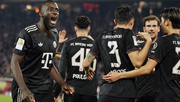 Dayot Upamecano (li.) bleibt dem FC Bayern München wohl treu.